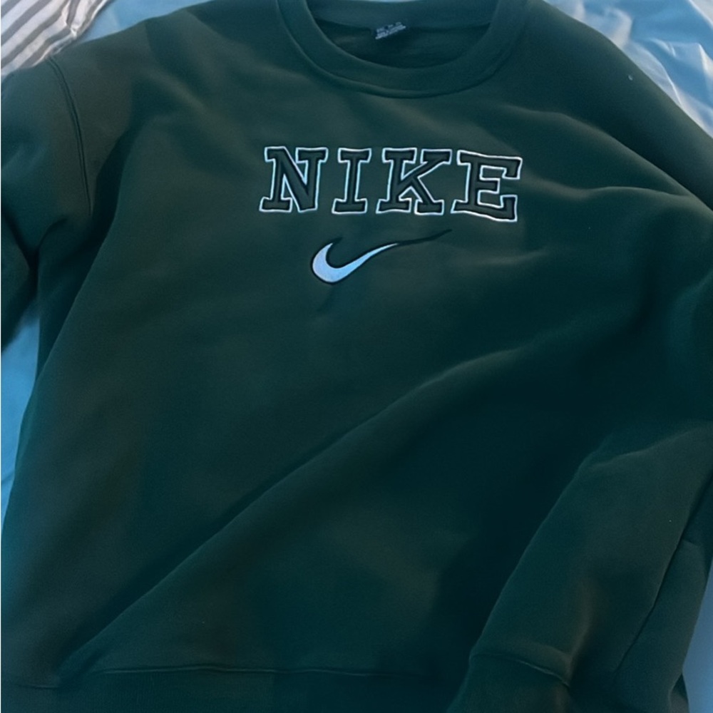 Nike Men's Green Sweater